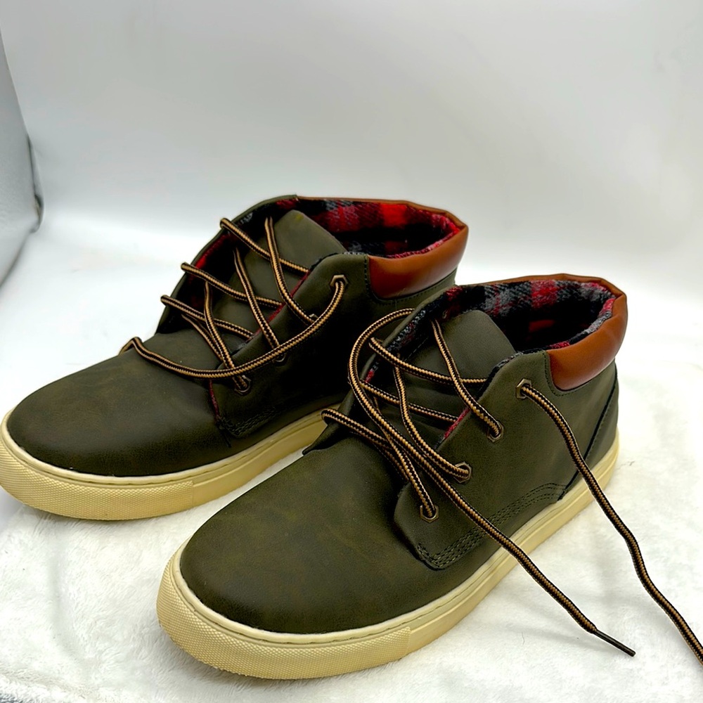 Deer Stags Boys/Men Warren Jr. Lace-up Sneaker/Boot Size 6M Dark Olive Color